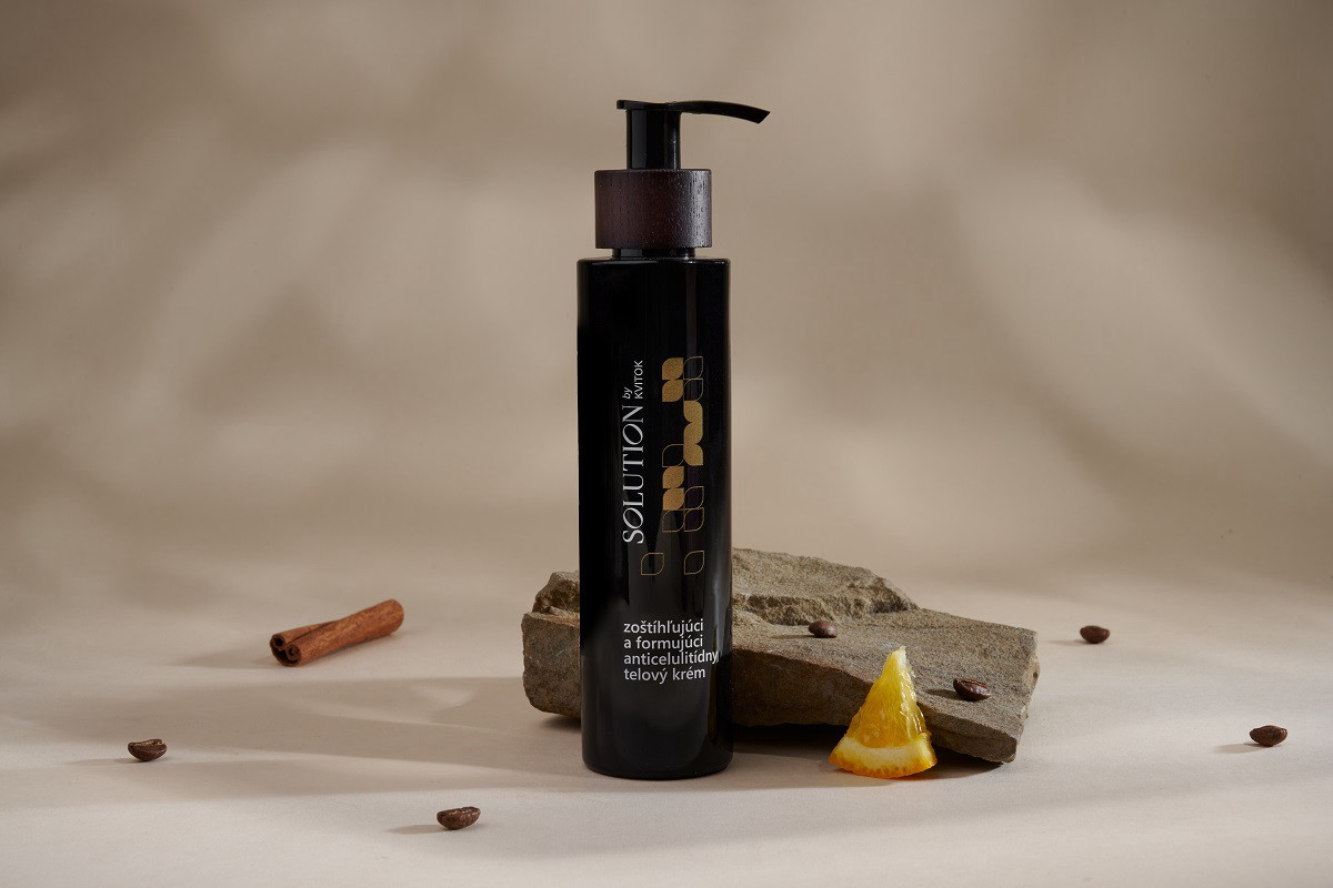 Zoštíhľujúcim a formujúcim anticelulitídnym telovým krémom z kolekcie SOLUTION by Kvitok® Kvitok®